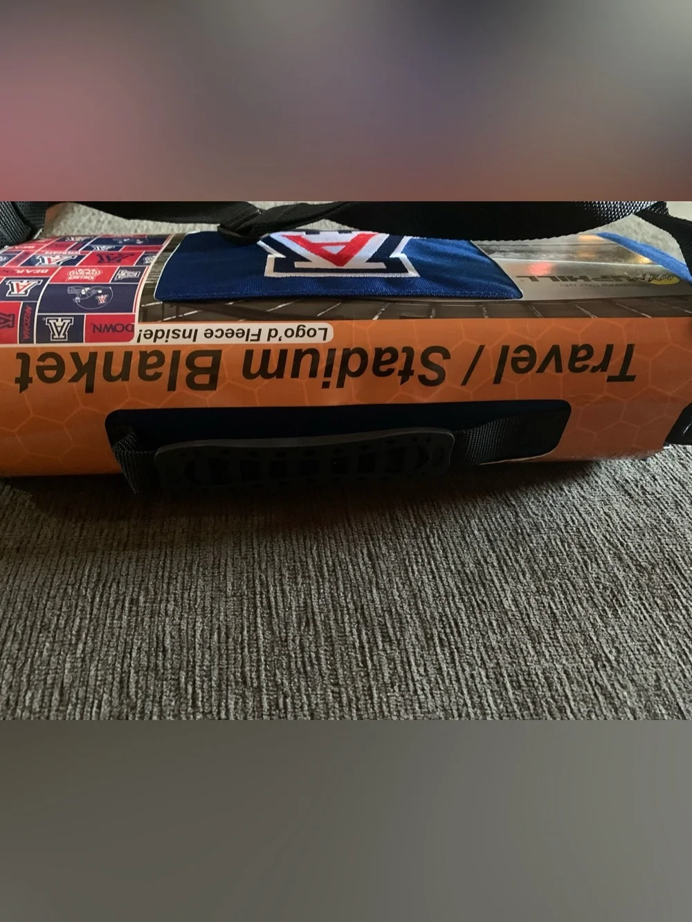 Uphill sports water resistant stadium blanket